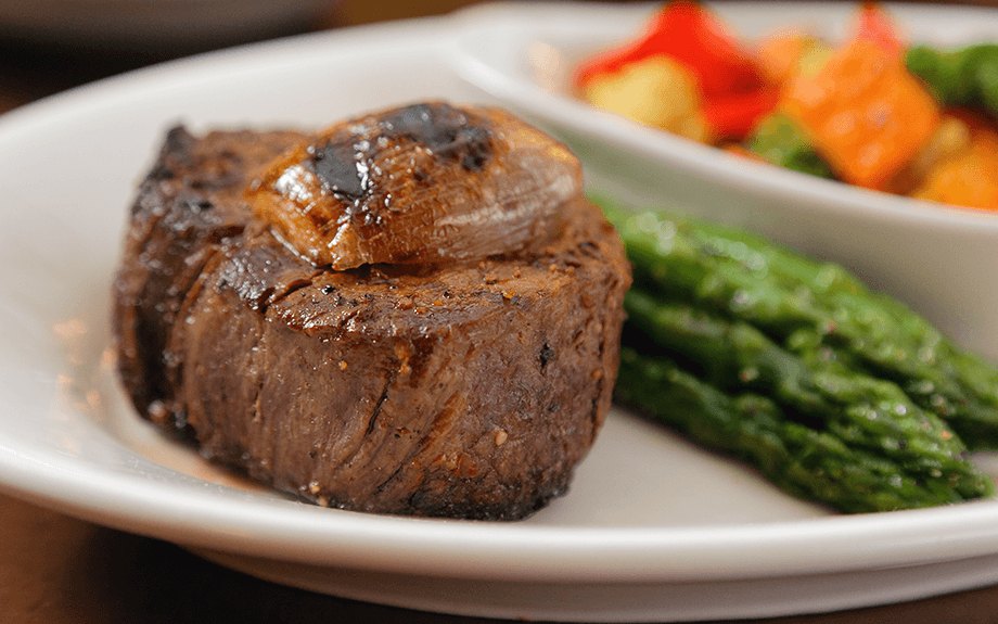 harlows-louies-steakhouse-petit-filet-dining