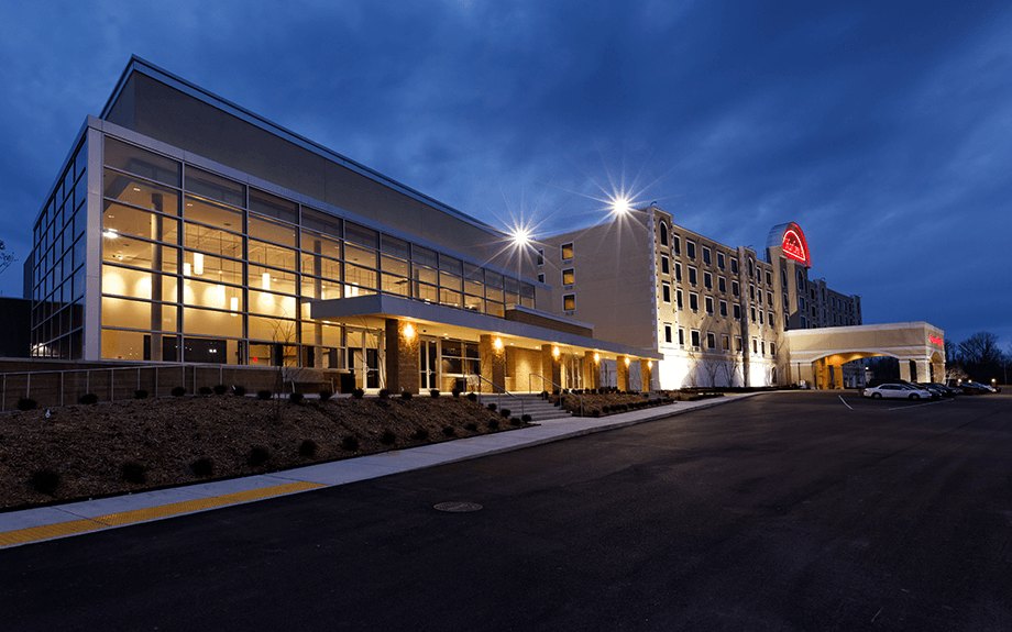 Photo of front entrance of Harlow's Casino Resort & Spa in Greenville, Mississippi