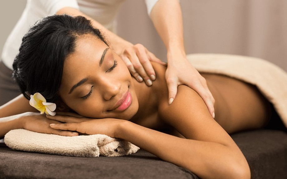 harlows-hotel-resort-massage-slider-img